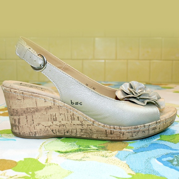 Flower Detailed Metallic Leather & Cork Wedges - Picture 4 of 8